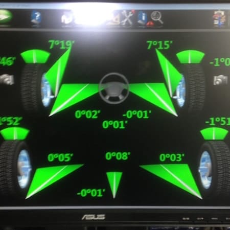 Computerised four-wheel drive wheel alignment digital display