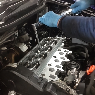 mechanic car servicing at independent garage in Wimbledon